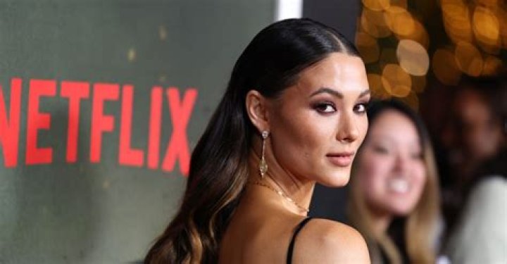 Why did Fivel Stewart change her name? Her Age, Height, Dating