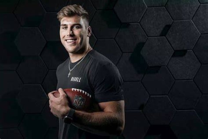 Wild Video of Lukas Van Ness' Dad Goes Viral Amid NFL Draft