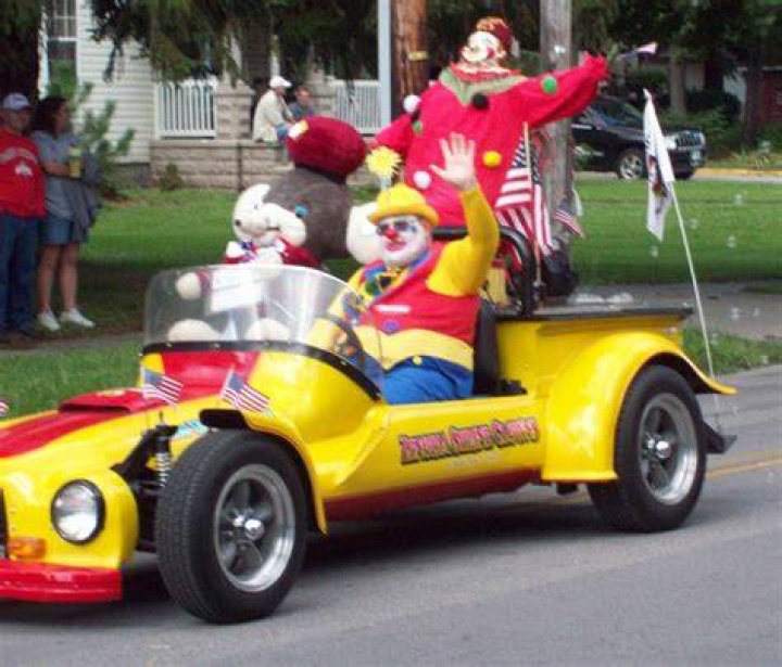 Zenobia Clowns Clyde, Ohio parade Old tv shows, Superbowl party, Clown